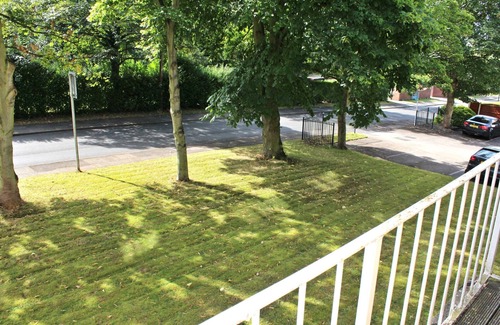 Doncaster Apartment | Balcony Apartment - Spacious 2 Large Beds