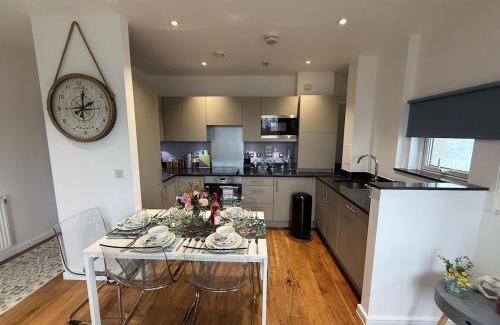 Whittington Apartment | Balcony Breeze Modern 2-Bedroom