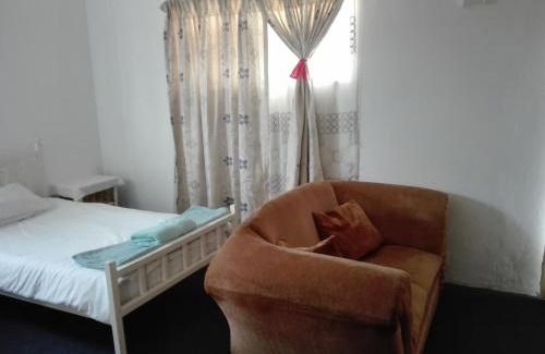 White River Bed & Breakfast | Balcony Manor