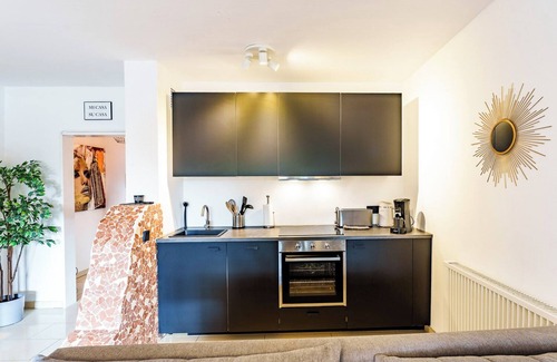 Suedviertel Apartment | Balcony, near Central Station Apartment "Oasis"