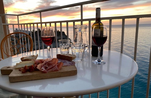 Tropea Apartment | Balcony on the Cliff Overlooking the Sea