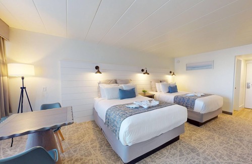 North End Hotel | Balcony Queen Suites