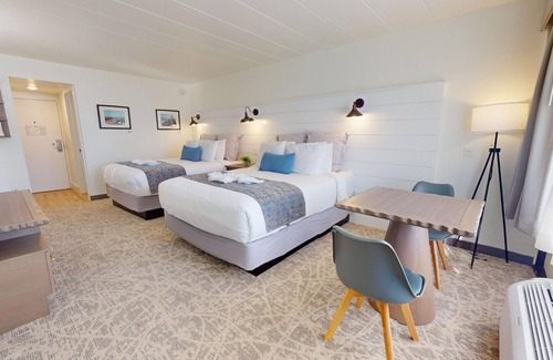 North End Hotel | Balcony Queen Suites