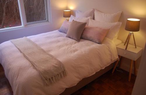 Ormond Apartment | Balcony Retreat Apartment by Ready Set Host