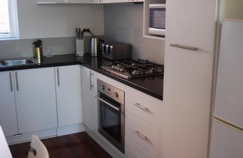 Ormond Apartment | Balcony Retreat Apartment by Ready Set Host