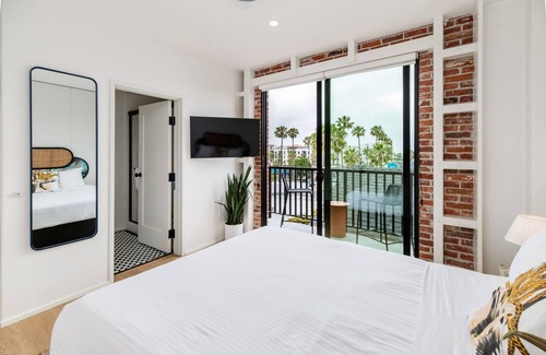 Townsite Hotel | Balcony Room 303 | The Brick Boutique Hotel