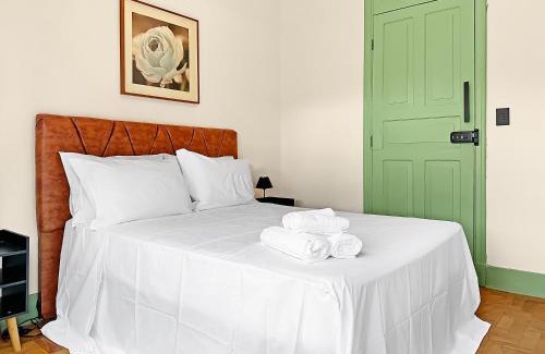 Abernessia Apartment | Balcony WiFi Cost Benefit Shopping Center