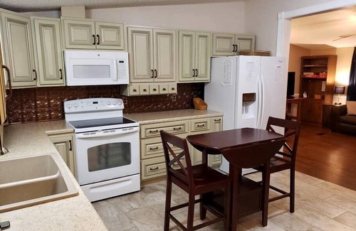 Elgin House | Bald Knob Cottage Windrock trl 26,27,43 Brushy Mtn