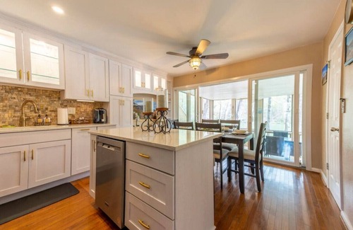 Lake Lure House | Bald Mountain Lake Escape