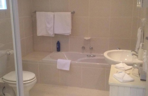 Westcliff House | Baleia Guest Lodge Bed & Breakfast