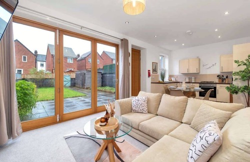 Stoke-on-Trent House | Balfour House Summary