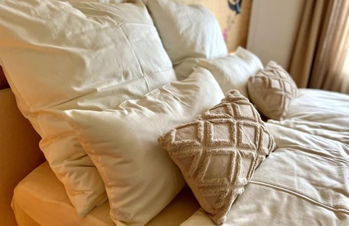 Schoenefeld Apartment | BALI HOME Stylische Wohnung mit Terrasse