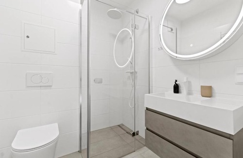 Donaustadt Apartment | Balkon I Parkplatz I 5 Minuten zum Einkaufszentrum I schnelles WLAN