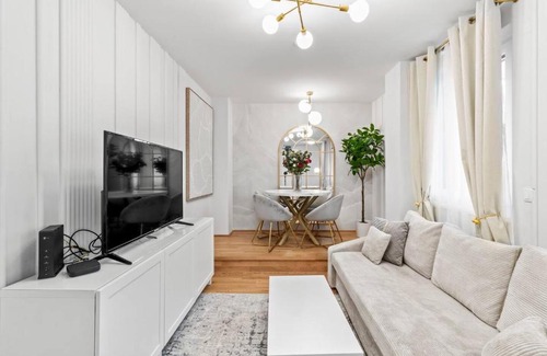 Donaustadt Apartment | Balkon I Parkplatz I 5 Minuten zum Einkaufszentrum I schnelles WLAN
