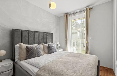 Donaustadt Apartment | Balkon I Tiefgaragen Parkplatz I 5 min zum Einkaufszentrum I Schnelles WLAN