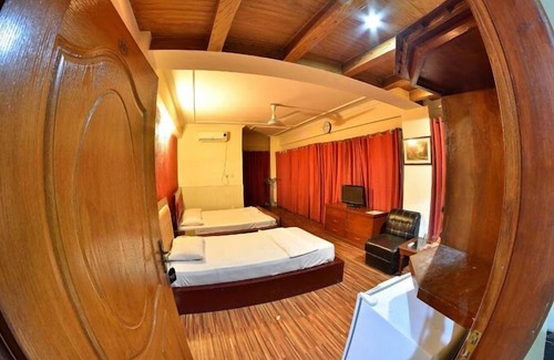 G-8 Sector Hotel | Ballagio Hotel