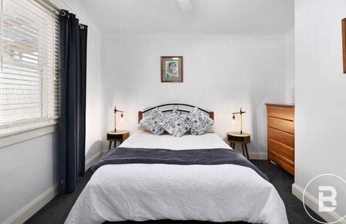 Lake Wendouree House | Ballarat Central - Lakeside Cardigan Cottage
