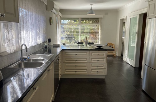 Newington House | Ballarat Central - Waller House -WIFI & Netflix