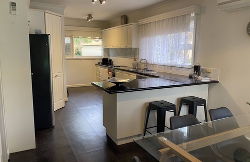 Newington House | Ballarat Central - Waller House -WIFI & Netflix