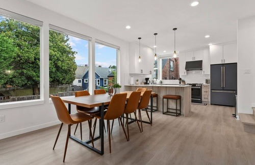 Loyal Heights Apartment | Ballard Hangout - Arcade, Covered deck, Sleeps 10!