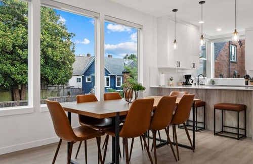 Loyal Heights Apartment | Ballard Hangout - Arcade, Covered deck, Sleeps 10!