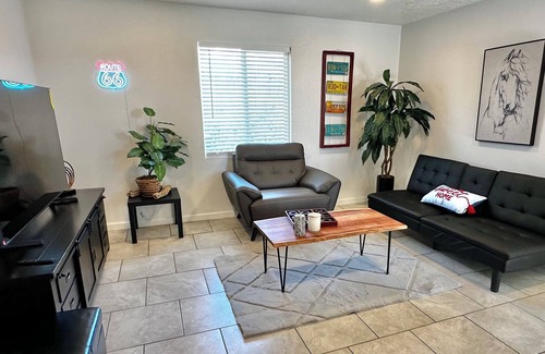 La Mesa Apartment | BALLOON FESTIVAL experience ABQ in style newly renovated 2BD/1BA apartment