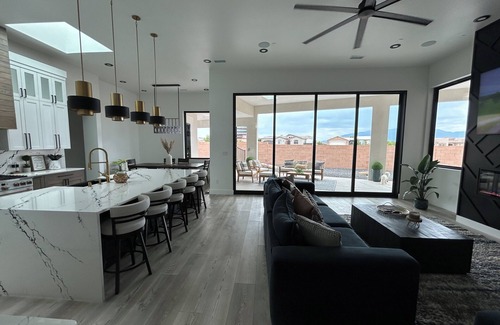 Westside House | Balloon Fiesta house in Albuquerque with roof deck, and beautiful views!
