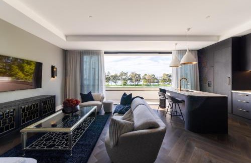 Newcastle Apartment | Balmoral on Scott - Harbour Front Perfection