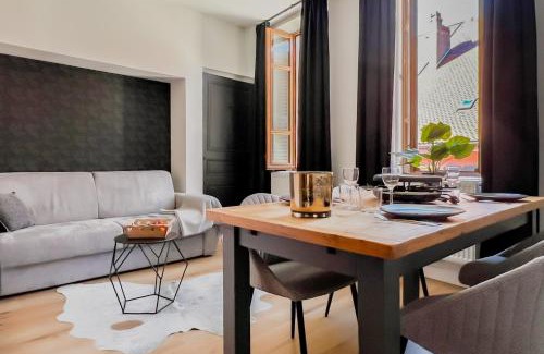 Annecy Old Town Apartment | Balneo village vieille ville AC