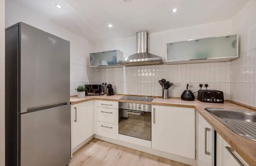 Baltic Triangle Apartment | Baltic Apt II - City Centre with Parking, Sleeps 6