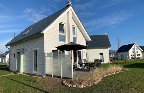 Olpenitz House | Baltic Sea time-out - infrared sauna, fireplace, shower, 3 smart TVs, terrace, parking lot