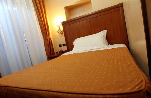 Rione XVIII Castro Pretorio Hotel | Baltik Guesthouse