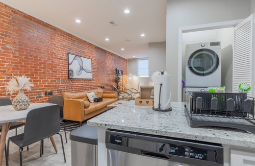 Downtown Baltimore Apartment | Baltimore's Home Away From Home 2 Bedroom Apts by Redawning