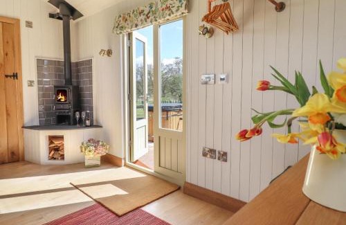 Garthmyl House | Balwen Shepherd's Hut