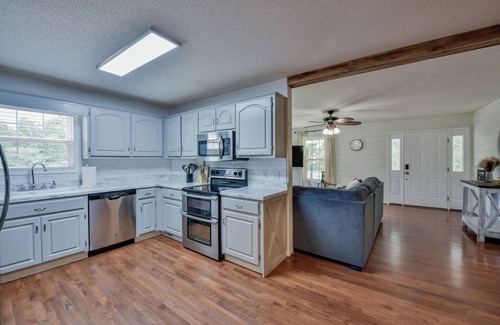 Northport House | Bama Retreat-sleeps 10-Perfect for Game Days or Vacations
