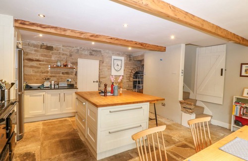 Holmfirth Cottage | BAMFORTH COTTAGE, pet friendly, with open fire in Holmbridge