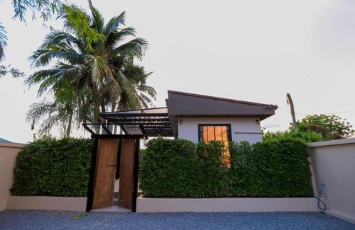 Na Chom Thian Villa | Banamphur Pool Villa