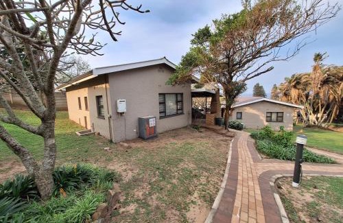 Melville House | Banana Beach Club B6