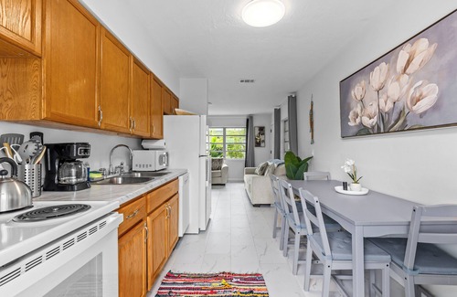 Clearwater Beach Cottage | BANANA BREEZE COTTAGE. Steps away from the beach Heated pool.