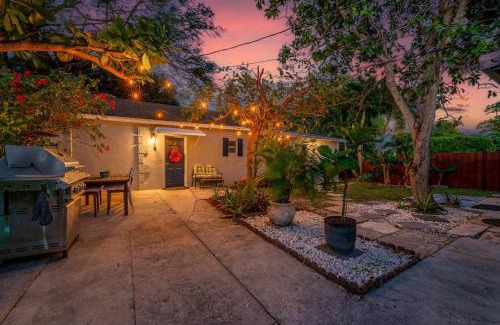 Southwest Apartment | Banana Bungalow at Oeste Palma with BBQ, Bikes, Beach