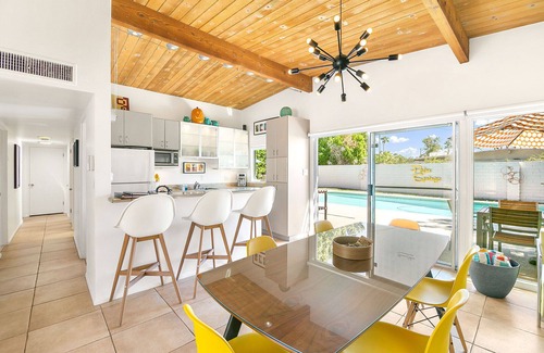 Sunmor House | 'Banana Cabana' Pool pad w/treehouse!