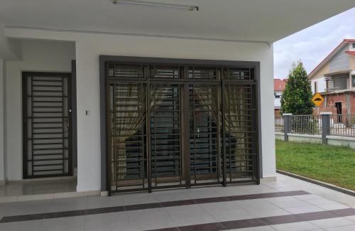 Tebrau House | Bandar Dato Onn P15 Homestay