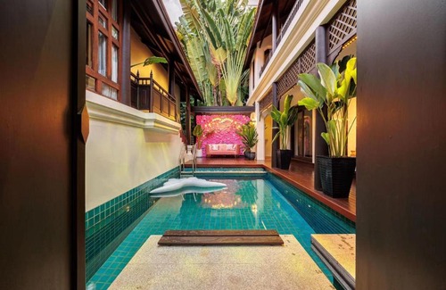 Sukhumvit Villa | Bangkok CBD Pinky Vibe Villa