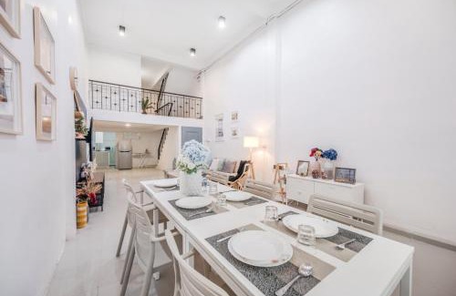 Phra Khanong Villa | Bangkok Group Haven - 6BR Bangchak BTS 12 sleeps RB4