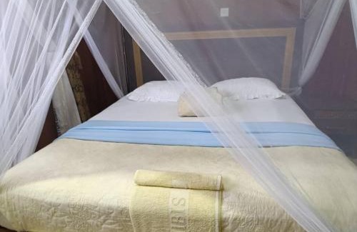 Entebbe Hotel | Bangla House