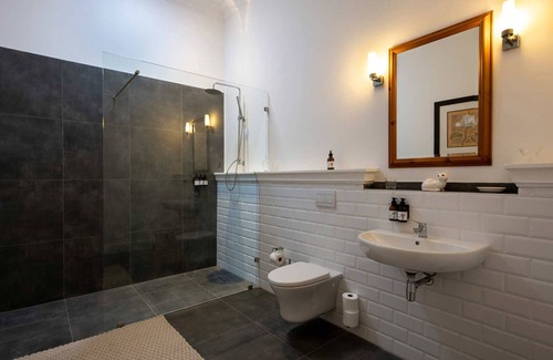 Cape Winelands Bed & Breakfast | Banhoek Corner Guesthouse