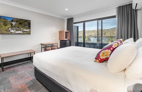 Jindabyne Hotel | Banjo Paterson Inn