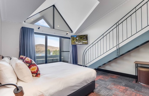 Jindabyne Hotel | Banjo Paterson Inn