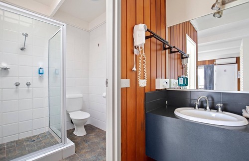 Lakes Entrance Hotel | Banjo Paterson Motor Inn