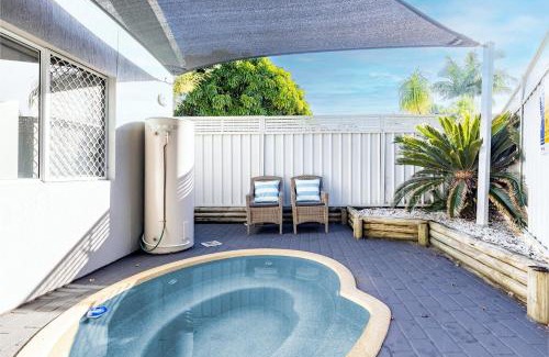 Fingal Bay House | Banksia at Fingal 1 92 Rocky Point Rd Aircon spa and Wi Fi